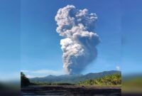 Letusan Gunung Dukono yang terjadi pada Jumat hari ini [Foto : istimewa] 