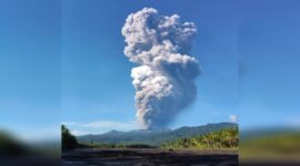 Letusan Gunung Dukono yang terjadi pada Jumat hari ini [Foto : istimewa] 