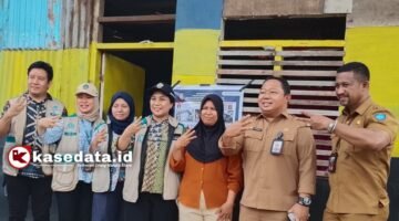 Kabalai Sulawesi I, Erpika Ansela Surira bersama istri dari Junaidi Albugis beserta Sekda Kota Ternate Rizal Marsaoly dan Kadisperkimtan Toony S. Pontoh usai kegiatan zoom meating dengan Kementerian PKP yang berlangsung di Kelurahan Kastela [Foto : kasedata]