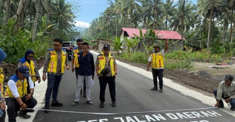 Pelaksana Tugas (Plt) Kepala Balai Pelaksana Jalan Nasional (BPJN) Maluku Utara, Abdul Hamid Payapo, langsung tancap gas meninjau sejumlah titik pembangunan infrastruktur. || dok : Kasedata