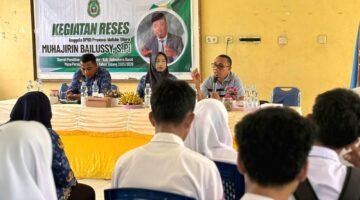 Ketua Komisi IV DPRD Malut, Muhajirin Bailussy dalam agenda reses di SMA Negeri 5 Halmahera Barat. || dok : Kasedata