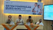 Wakil Gubernur Maluku Utara, H. Sarbin Sehe, saat menghadiri pelaksanaan User Acceptance Testing (UAT) atau uji coba sistem SPMB yang digelar Dinas Pendidikan dan Kebudayaan Provinsi Maluku Utara di aula SMK Negeri 2 Kota Ternate. || dok : Ilham/Kasedata