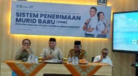 Wakil Gubernur Maluku Utara, H. Sarbin Sehe, saat menghadiri pelaksanaan User Acceptance Testing (UAT) atau uji coba sistem SPMB yang digelar Dinas Pendidikan dan Kebudayaan Provinsi Maluku Utara di aula SMK Negeri 2 Kota Ternate. || dok : Ilham/Kasedata