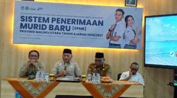 Wakil Gubernur Maluku Utara, H. Sarbin Sehe, saat menghadiri pelaksanaan User Acceptance Testing (UAT) atau uji coba sistem SPMB yang digelar Dinas Pendidikan dan Kebudayaan Provinsi Maluku Utara di aula SMK Negeri 2 Kota Ternate. || dok : Ilham/Kasedata
