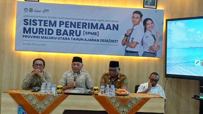 Wakil Gubernur Maluku Utara, H. Sarbin Sehe, saat menghadiri pelaksanaan User Acceptance Testing (UAT) atau uji coba sistem SPMB yang digelar Dinas Pendidikan dan Kebudayaan Provinsi Maluku Utara di aula SMK Negeri 2 Kota Ternate. || dok : Ilham/Kasedata
