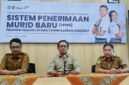 Kepala Dinas Pendidikan dan Kebudayaan (Dikbud) Maluku Utara, Abubakar Abdullah, didampingi Sekretaris Dikbud Sofyan, S. Kom, dan Kepala Bidang Pembinaan SMK, Makmur, S. Kom. || dok : Ilham/Kasedata