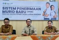 Kepala Dinas Pendidikan dan Kebudayaan (Dikbud) Maluku Utara, Abubakar Abdullah, didampingi Sekretaris Dikbud Sofyan, S. Kom, dan Kepala Bidang Pembinaan SMK, Makmur, S. Kom. || dok : Ilham/Kasedata