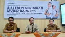 Kepala Dinas Pendidikan dan Kebudayaan (Dikbud) Maluku Utara, Abubakar Abdullah, didampingi Sekretaris Dikbud Sofyan, S. Kom, dan Kepala Bidang Pembinaan SMK, Makmur, S. Kom. || dok : Ilham/Kasedata