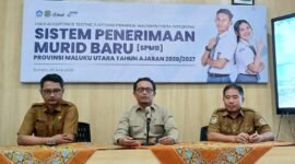 Kepala Dinas Pendidikan dan Kebudayaan (Dikbud) Maluku Utara, Abubakar Abdullah, didampingi Sekretaris Dikbud Sofyan, S. Kom, dan Kepala Bidang Pembinaan SMK, Makmur, S. Kom. || dok : Ilham/Kasedata