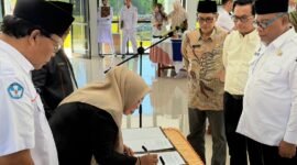 Prosesi pelantikan pengurus MKKS dan MGMP SMA, SMK, dan SLB Kota Ternate periode 2026–2029 di Aula SMA Negeri 5 Ternate. Tampak hadir juga Sekda Maluku Utara, Samsuddin A. Kadir. || dok : Ilham/Kasedata