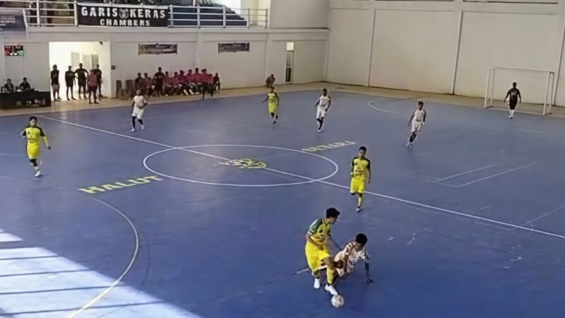 Suasana pertandingan cabang olahraga futsal pada Pekan Olahraga Provinsi (Porprov) ke-V tahun 2026. || dok : Ilham/Kasedata