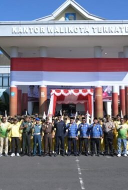 Lepas Kontingen PORPROV Malut, Wali Kota Ternate Titip Pesan Sportivitas