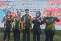 Foto ketua FOPI bersama atlet Petanque Kota Ternate yang siap bertanding di PORPROV V Maluku Utara [dok : kasedata]