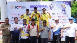 Atlet balap sepeda Kota Ternate saat berhasil menguasai podium dengan meraih medali emas, perak, dan perunggu [Foto : kelana/kasedata]