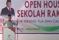 Wali Kota Ternate saat memberi sambutan pada kegiatan open house sekolah rakyat [Foto : iin afriyanti/kasedata]