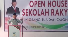 Wali Kota Ternate saat memberi sambutan pada kegiatan open house sekolah rakyat [Foto : iin afriyanti/kasedata]