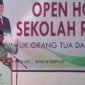 Wali Kota Ternate saat memberi sambutan pada kegiatan open house sekolah rakyat [Foto : iin afriyanti/kasedata]