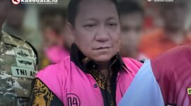 Mantan Bupati Pulau Taliabu, Aliong Mus, saat ditahan oleh Kejati Maluku Utara [Foto : Acim/kasedata]