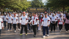 Ribuan alumni lintas angkatan tumpah ruah mengikuti kegiatan Jalan Sehat Alumni STEMAN dalam rangkaian Reuni Akbar STEMAN 2026. || dok : Kasedata.id