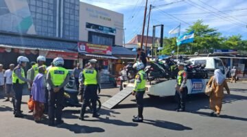 Satlantas Tertibkan Parkir Liar di Pasar Gamalama