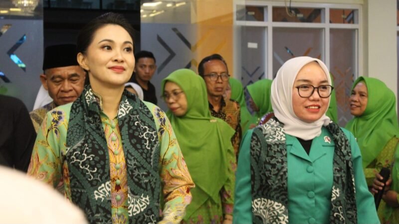 Gubernur Maluku Utara bersama Wakil Menteri Koperasi RI tiba dilokasi acara pelantikan. || dok : Humas/Adpim Malut