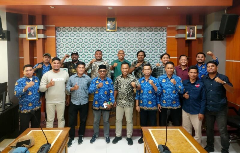 Panitia usai menggelar Technical Meeting (TM) dengan seluruh manajer tim di Gedung Rektorat Universitas Khairun [dok : zulkifli/kasedata]
