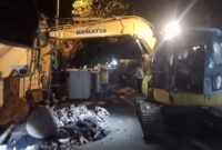 Perbaikan jalan utama di Kelurahan Kayu Merah oleh BPJN Maluku Utara [Foto : haerun/kasedata]