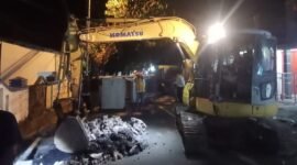 Perbaikan jalan utama di Kelurahan Kayu Merah oleh BPJN Maluku Utara [Foto : haerun/kasedata]