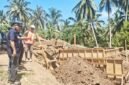 Wakil Gubernur Sarbin Sehe, saat meninjau pembangunan Jembatan Ake Busale di ruas Jalan Saketa–Dehepodo, Kecamatan Gane Barat