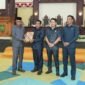 Pengajuan dokumen KUA-PPAS oleh Wakil Bupati H.M. Saleh Marasabessy kepada Ketua   DPRD Kepulauan Sula [karno/kasedata]
