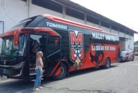 Bus Malut United saat berada di kawasan Pelabuhan Ahmad Yani, Kota Ternate, Kamis (2/7/2026)