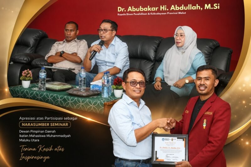 Kepala Dinas Pendidikan dan Kebudayaan Provinsi Maluku Utara saat menjadi narasumber Seminar yang dilaksanakan pengurus DPD IMM Maluku Utara. || dok : Kasedata
