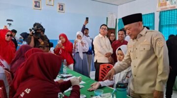 Wakil Gubernur Maluku Utara meninjau langsung pelaksanaan Pengecekan Kesehatan Gratis (PKG) bagi pelajar di SMA Negeri 3 Kota Ternate. || dok : Ilham/Kasedata