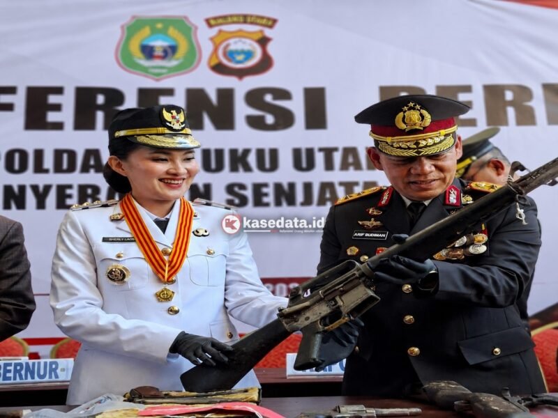 Konferensi pers yang hadiri Gubernur Maluku Utara, Sherly Tjoanda bersama Kapolda Maluku Utara Irjen Pol. Arif Budiman dihalaman Kantor Gubernur Sofifi. || dok : Ilham/Kasedata