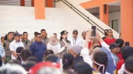Gubernur Maluku Utara, Sherly Tjoanda bertatap muka dengan siswa Sekolah Rakyat Terintegrasi (SRT) 3 Maluku Utara. || dok : Kasedata