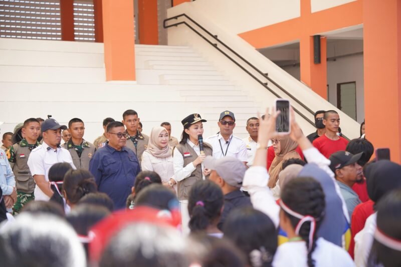 Gubernur Maluku Utara, Sherly Tjoanda bertatap muka dengan siswa Sekolah Rakyat Terintegrasi (SRT) 3 Maluku Utara. || dok : Kasedata