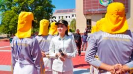 Gubernur Maluku Utara saat meninjau langsung latihan Paskibraka di halaman Kantor Gubernur. || dok : Kasedata