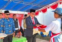 Kepala Dinas Pendidikan dan Kebudayaan (Kadikbud) Provinsi Maluku Utara, Dr. Abubakar Abdullah bertindak sebagai Inspektur Upacara di SMA Kristen Nusa Damai Posi-Posi Rao, Kabupaten Pulau Morotai. || dok : Kasedata