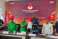 Rombongan DPC PKB Kota Ternate saat mengunjungi kantor KPU menyerahkan SK kepengurusan baru. || dok : Kasedata.