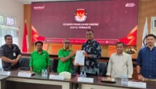 Rombongan DPC PKB Kota Ternate saat mengunjungi kantor KPU menyerahkan SK kepengurusan baru. || dok : Kasedata.