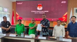 Rombongan DPC PKB Kota Ternate saat mengunjungi kantor KPU menyerahkan SK kepengurusan baru. || dok : Kasedata.