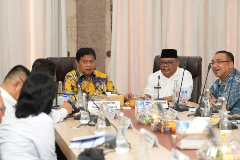 Rapat koordinasi program pembangunan kawasan transmigrasi yang dihadiri Wakil Menteri Transmigrasi RI, Viva Yoga Mauladi. || dok : Kasedata