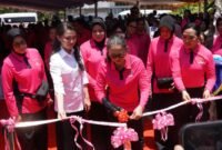 Gubernur Maluku Utara saat menghadiri peresmian fasilitas sumur bor dan Mandi, Cuci, Kakus (MCK) umum melalui program Bhayangkari Peduli. || dok : Kasedata