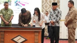 Gubernur Maluku Utara, Sherly Tjoanda menghadiri temu Sinergi Pemerintah Provinsi Maluku Utara dan Harita Nickel yang berlangsung di Aula Nuku, Kantor Gubernur Sofifi. || dok : Kasedata