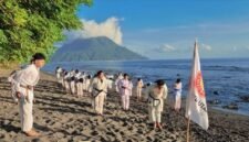 GABDIKA Malut saat menggelar Gashuku dan Ujian Kenaikan Sabuk Perdana yang berlangsung di Pantai Tobololo Kota Ternate