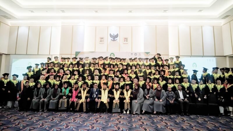 Wisudawaan Sekolah Tinggi Manajemen Informatika dan Komputer (STIMIK) Tidore Mandiri [Foto : sukarsi/kasedata]