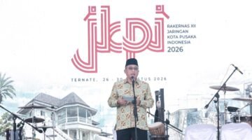 Wali Kota Ternate saat membuka rangkaian Rapat Kerja Nasional (Rakernas) XII Jaringan Kota Pusaka Indonesia (JKPI) di Benteng Oranje, Rabu (26/8/2026).