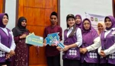 Gubernur Maluku Utara bersama Ketua TP PKK Ny. Tri Suswati Tito Karnavian meresmikan sekaligus menyerahkan kunci rumah layak huni, program RTLH tahun 2026. || dok : Ilham/Kasedata