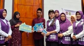 Gubernur Maluku Utara bersama Ketua TP PKK Ny. Tri Suswati Tito Karnavian meresmikan sekaligus menyerahkan kunci rumah layak huni, program RTLH tahun 2026. || dok : Ilham/Kasedata