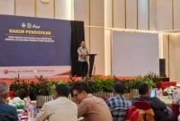 Kepala Dinas Pendidikan dan Kebudayaan (Dikbud) Provinsi Maluku Utara, Abubakar Abdullah memaparkan capaian sekaligus target yang masih harus dikejar untuk mempercepat pemerataan dan peningkatan mutu pendidikan di wilayah kepulauan. || Foto : kasedata.id